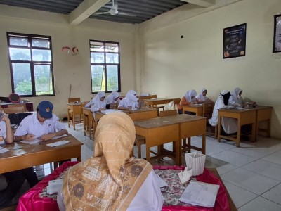 UJIAN AKHIR SEKOLAH 2024/2025